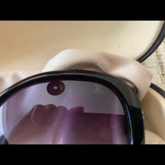 Louis Vuitton Sunglasses - Picture 13 of 15